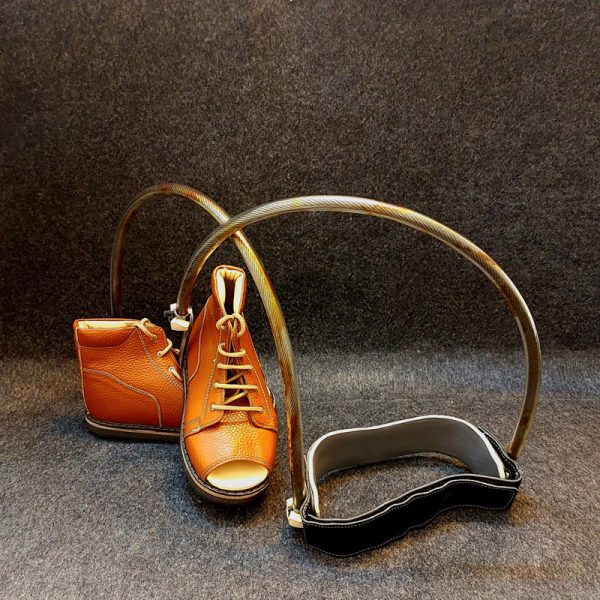 ساخت کفش طبی ساخت کفش طبی کودکان ساخت کفش طبی کرج کفش طبی با تویستر فلزی